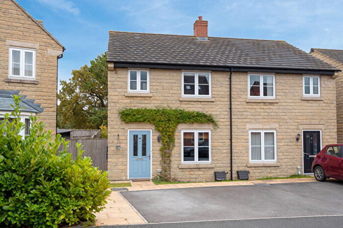 3 Bedroom Semi-Detached House For Sale In Hawthorn Drive, Glossop, SK13