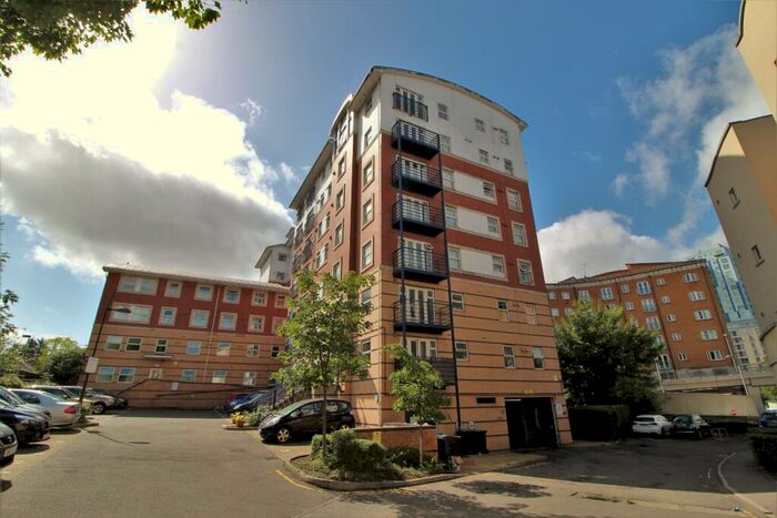 2 Bedroom Flat To Rent In The Spires, Selden Hill, Hemel Hempstead, Hertfordshire, HP2