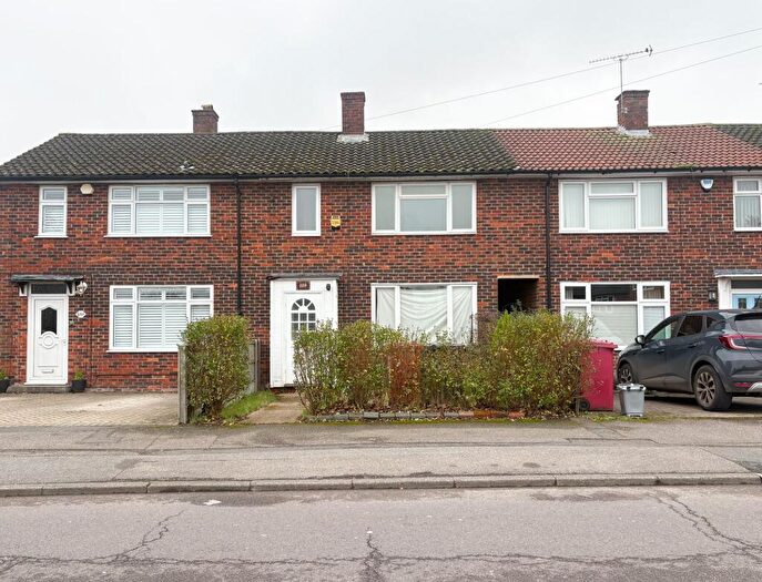 3 Bedroom Terraced House For Sale In Long Furlong Drive, Slough, SL2