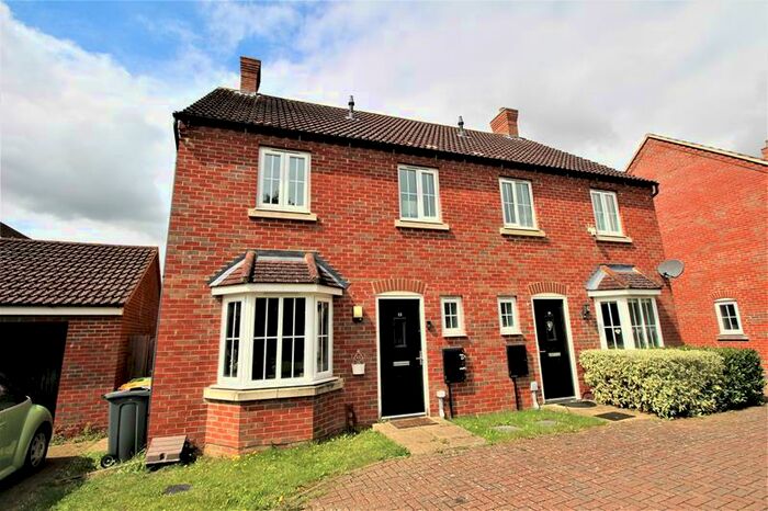 3 Bedroom Semi-Detached House To Rent In Pomeroy Close, Bedford, MK43