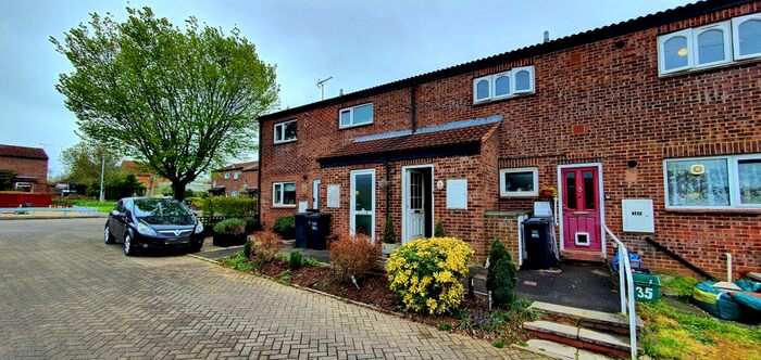 2 Bedroom Flat To Rent In Drake Close, Taunton, Somerset, TA2