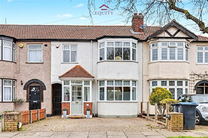 3 Bedroom Terraced House For Sale In Buckingham Close, Enfield, EN1