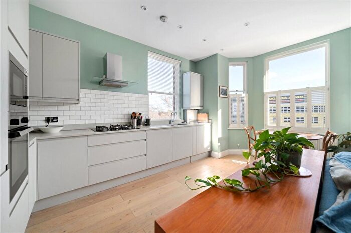 2 Bedroom Apartment For Sale In Knights Hill, West Norwood, London, SE27