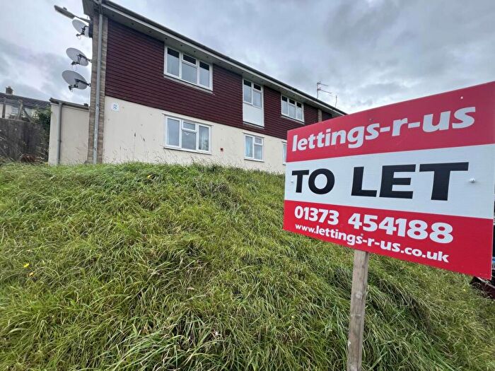 2 Bedroom Flat To Rent In Feltham Drive, Frome, Somerset, BA11