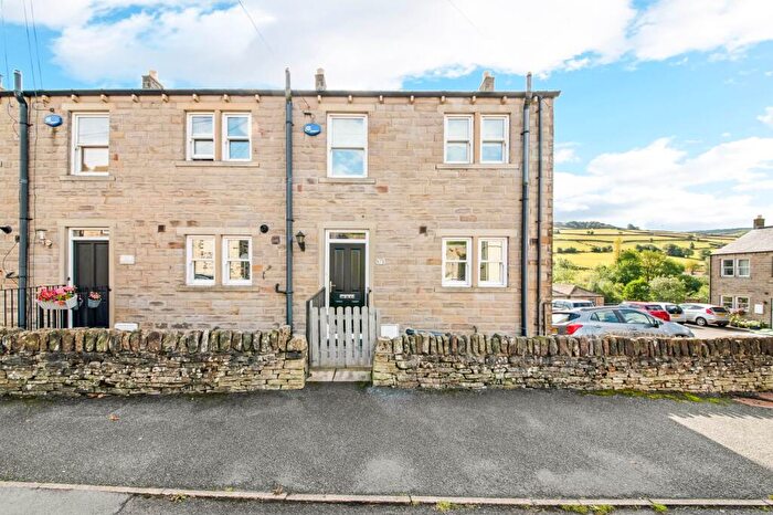 2 Bedroom Maisonette For Sale In Woodhead Road, Holmbridge, HD9