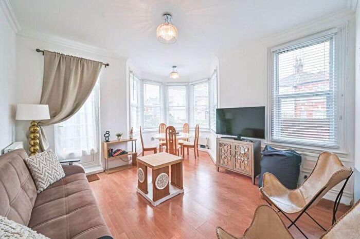 2 Bedroom Apartment For Sale In Melrose Avenue, London, NW2