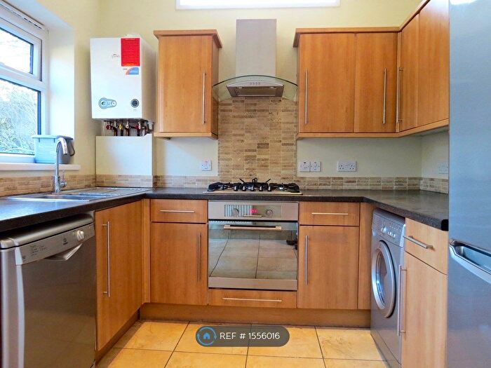 2 Bedroom Flat To Rent In Mackenzie Road, Beckenham, BR3