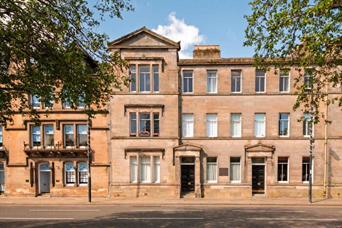 2 Bedroom Flat To Rent In Tay Street, Perth, Perthshire, PH1
