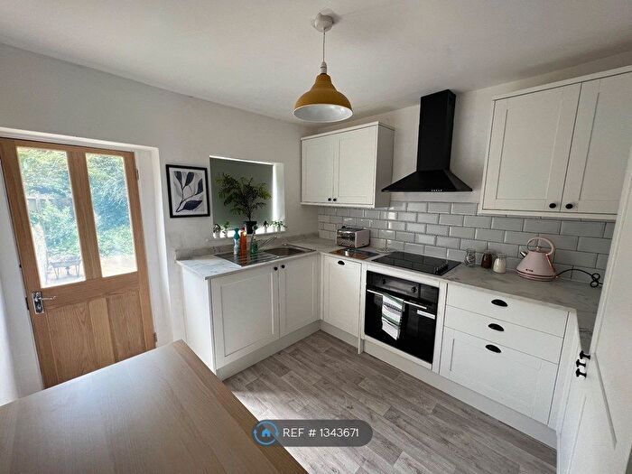 4 Bedroom Semi-Detached House To Rent In Terminus Road, Littlehampton, BN17