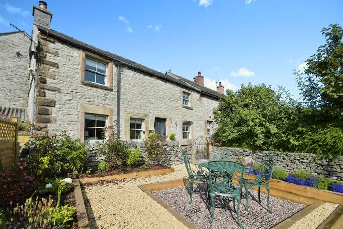 2 Bedroom Cottage For Sale In Slaneys Row, Youlgrave, Bakewell, DE45
