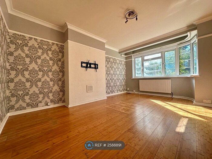 2 Bedroom Flat To Rent In Alexandra Avenue, Harrow, HA2