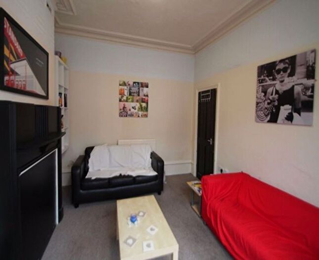 4 Bedroom Semi Detached House To Rent In Norwood Road, Leeds, LS6