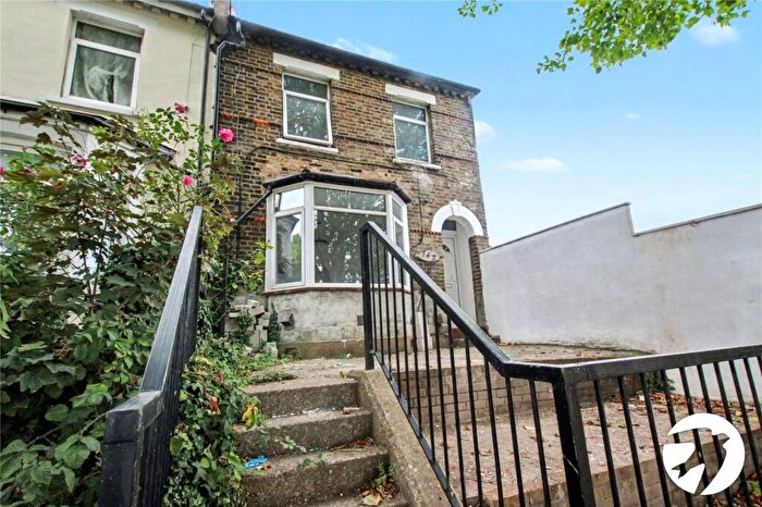 3 Bedroom End Of Terrace House For Sale In Brewery Road, London, SE18