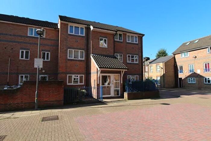 1 Bedroom Flat To Rent In Ambassador Square, London, E14