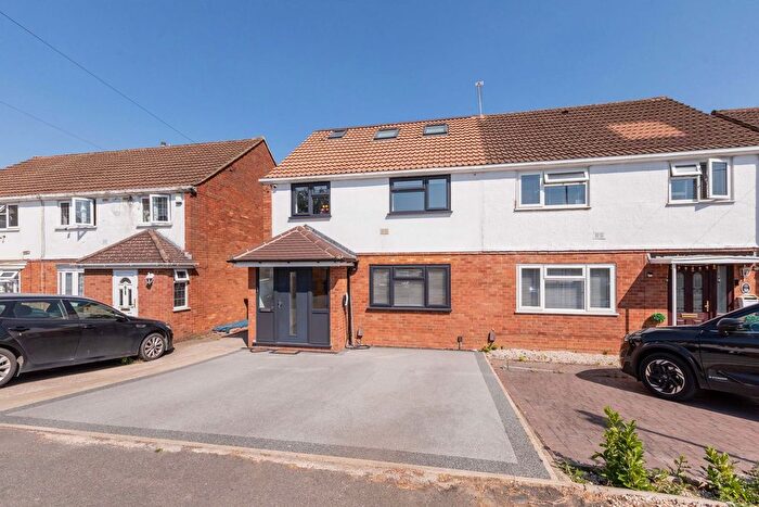 4 Bedroom Semi-Detached House For Sale In Talbot Avenue, Langley, SL3