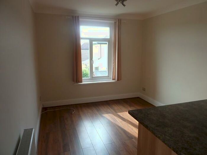 1 Bedroom Flat To Rent In North Street, Emsworth, PO10