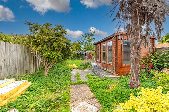 2 Bedroom Bungalow For Sale In Moreton Road North, Luton, LU2