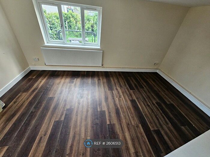 2 Bedroom Flat To Rent In Mentmore Roa, High Wycombe, HP12