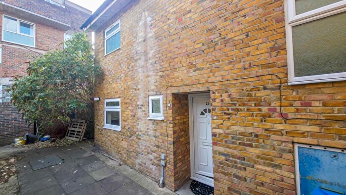 3 Bedroom House To Rent In Keemor Close, Woolwich Common, SE18
