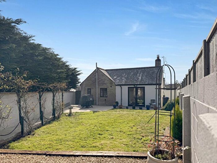 2 Bedroom Bungalow For Sale In Jenner Close, Cricklade, SN6