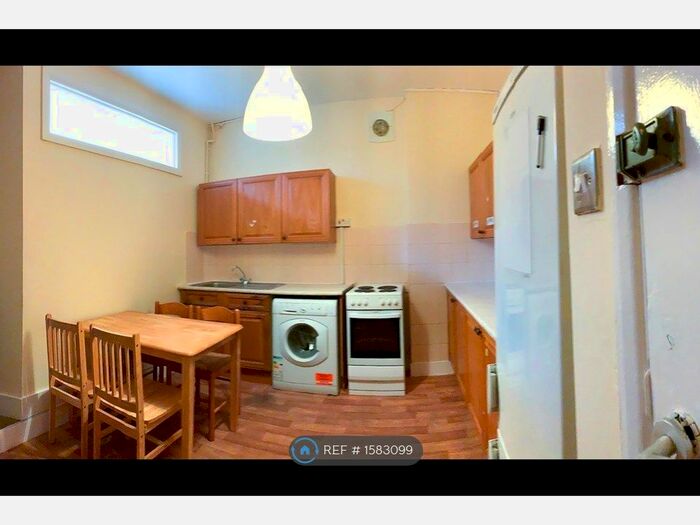 4 Bedroom Flat To Rent In Stoke Newington High Street, London, N16