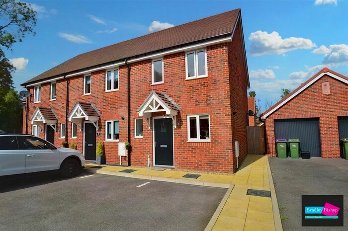 2 Bedroom End Of Terrace House For Sale In Herringe Farm Close, Sellindge, Ashford, Kent, TN25