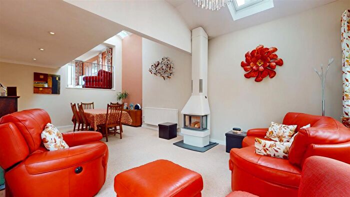 5 Bedroom Detached House For Sale In Gatcombe, Great Holm, Milton Keynes, MK8