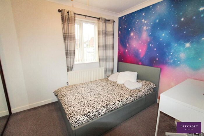 2 Bedroom Semi-Detached House For Sale In North End Drive, Harlington, Doncaster, DN5