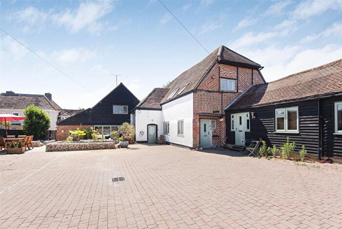 2 Bedroom Maisonette For Sale In Low Lane, Calcot, Reading, RG31