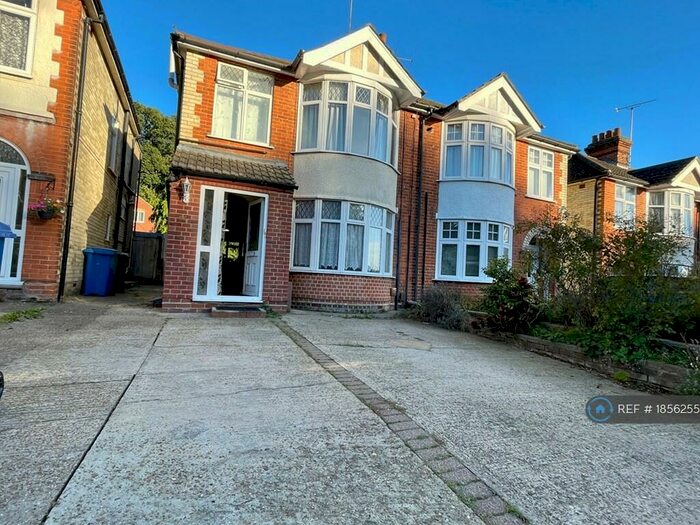 3 Bedroom Semi-Detached House To Rent In Tuddenham Avenue, Ipswich, IP4