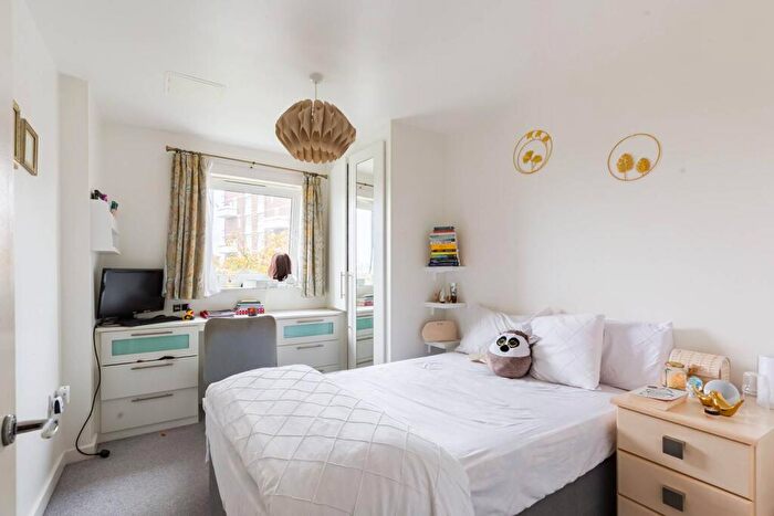 2 Bedroom Flat For Sale In Tequilla Wharf, Limehouse, London, E14