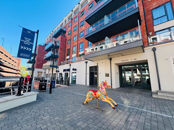 2 Bedroom Apartment To Rent In Canal Side, Maidenhead, SL6