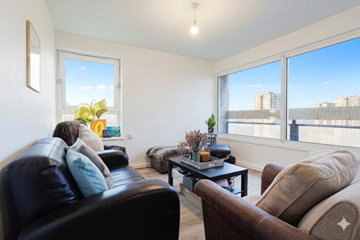 2 Bedroom Flat To Rent In Battersea Church Road, London, SW11