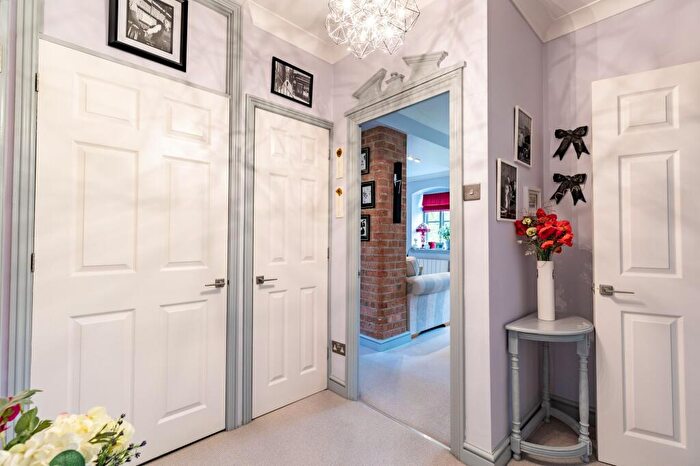 2 Bedroom Flat For Sale In Mill Lane, Turvey, MK43