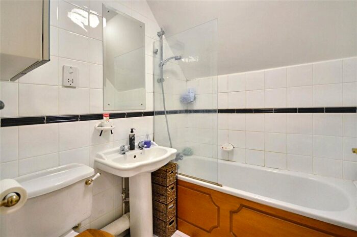 1 Bedroom Apartment For Sale In West Street, Haslemere, Surrey, GU27