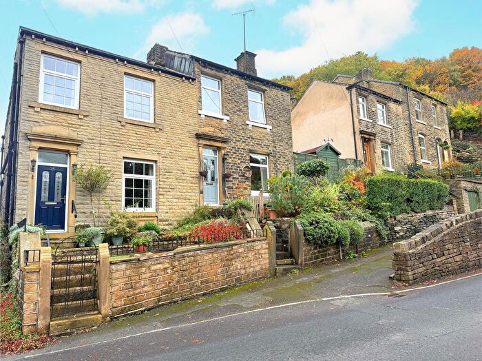 3 Bedroom Semi-Detached House For Sale In Wood End Road, Huddersfield, HD4