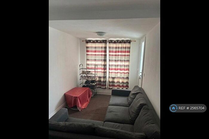 2 Bedroom Maisonette To Rent In Crane Close, Dagenham, RM10