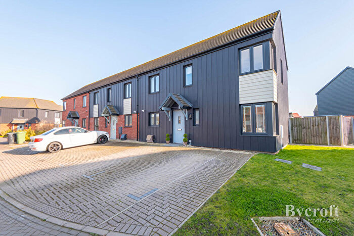 3 Bedroom End Of Terrace House For Sale In Wainscot Drive, Bradwell, NR31