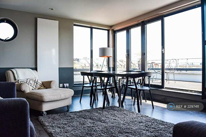 2 Bedroom Penthouse To Rent In Bedford Hill, London, SW12