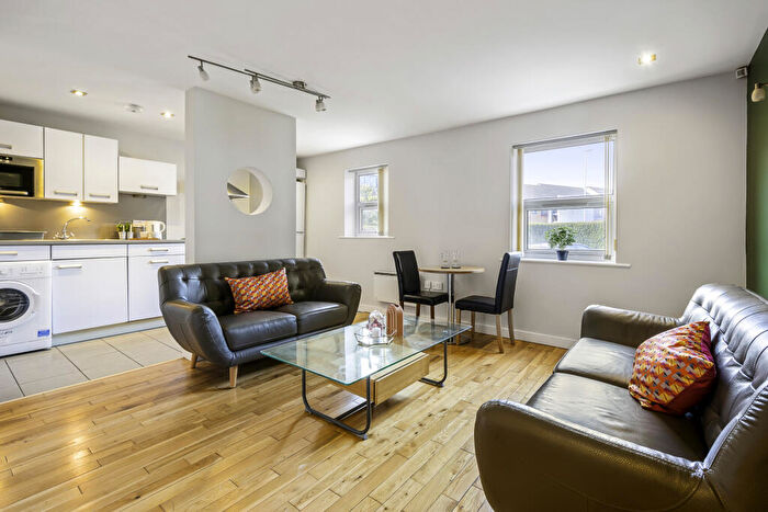 2 Bedroom House To Rent In Victoria Terrace, Leeds, LS3