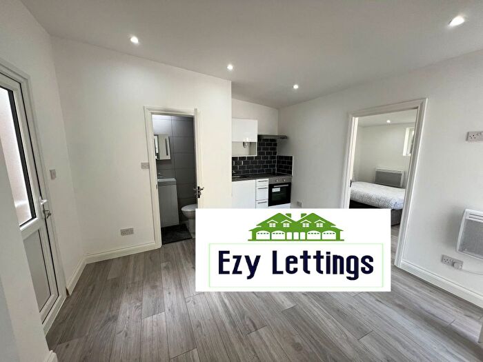 1 Bedroom Flat To Rent In Brighton Road, Coulsdon, CR5