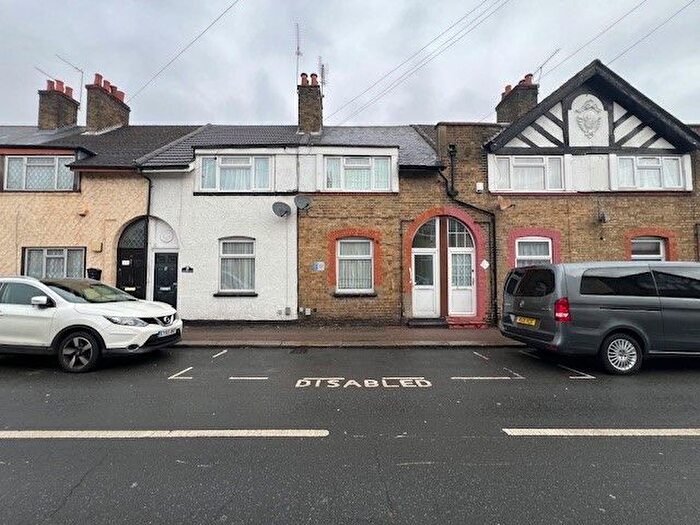 3 Bedroom Terraced House To Rent In Swanfield Road, Waltham Cross, EN8