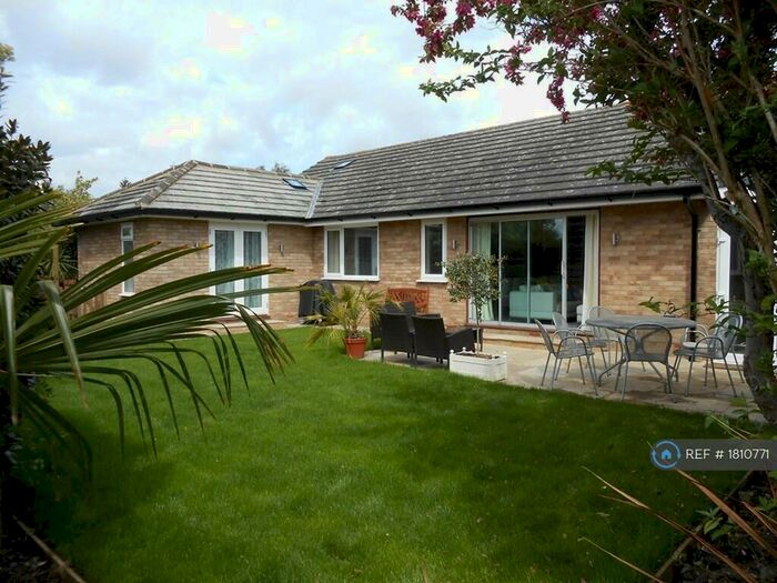 4 Bedroom Bungalow To Rent In Riverview Road, Epsom, KT19