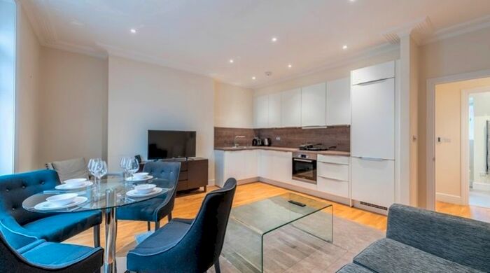 2 Bedroom Flat To Rent In Hamlet Court, Hamlet Gardens, London, W6
