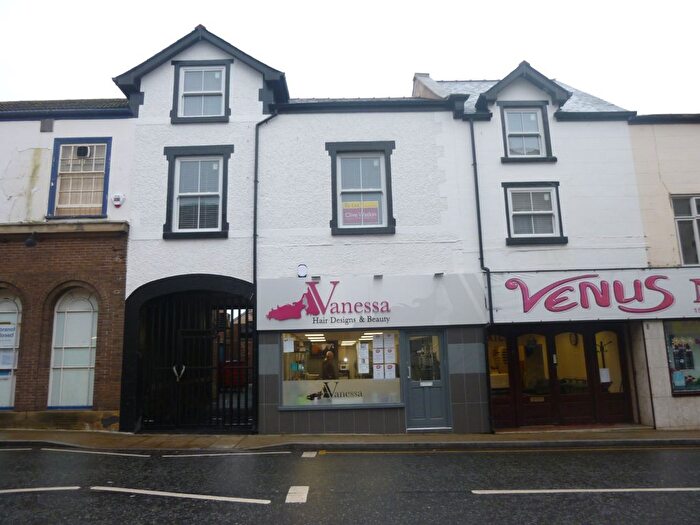 2 Bedroom Property To Rent In High Street, Neston, CH64