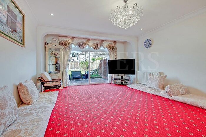 6 Bedroom Semi-Detached House For Sale In Sonia Gardens, London, NW10