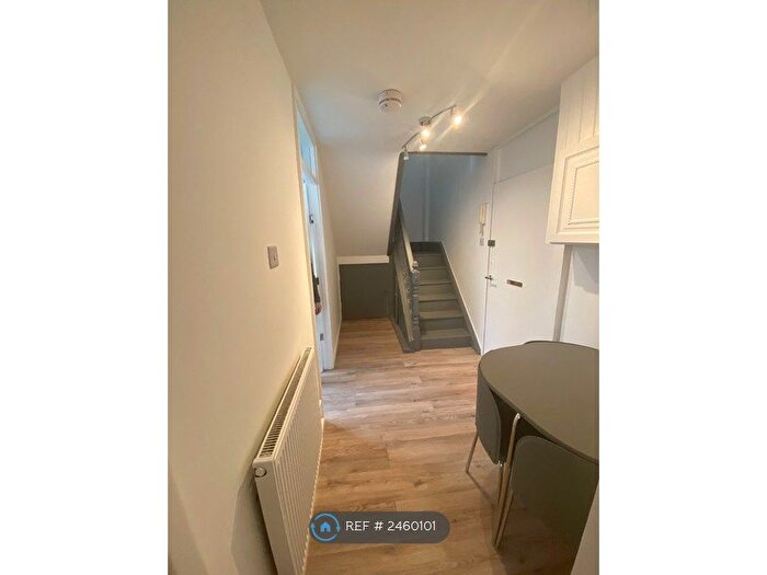 4 Bedroom Flat To Rent In Denton, London, NW1