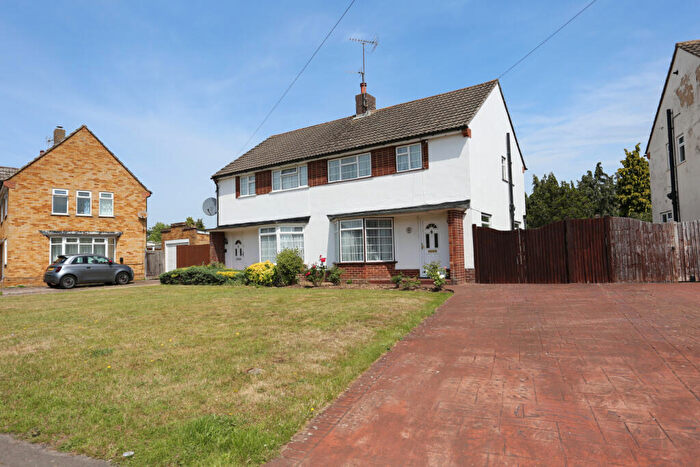 3 Bedroom Semi-Detached House For Sale In Ravensbourne Drive, Woodley, RG5
