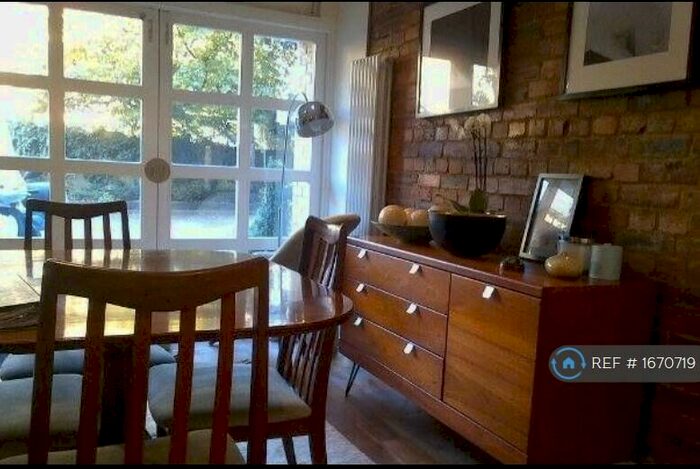 1 Bedroom Terraced House To Rent In Eagle Mews, London, N1