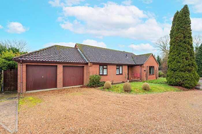 3 Bedroom Detached Bungalow For Sale In Oakwood Park, Yoxford, IP17